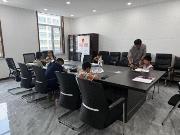 配资系统 文化书院进行时｜握笔、行笔有章法！桑家社区公益课堂送墨香
